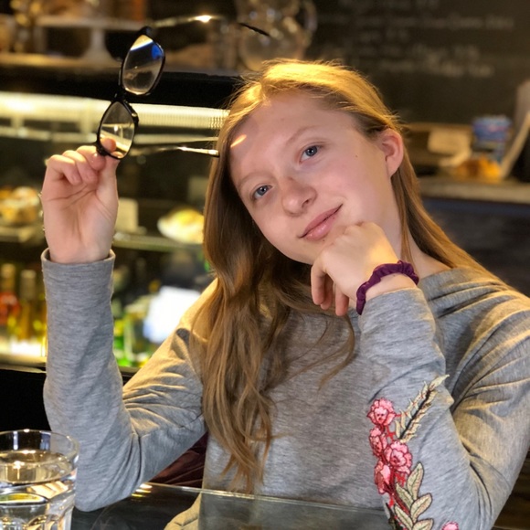 Meet your Posher, Nicole - Picture 3 of 3